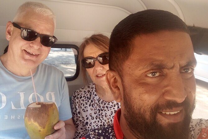 Tuk Tuk city tour is very cheap in colombo( All inclusive tour) - Viharamahadevi Park and Old Town Hall: colonial-era Colombo vibes