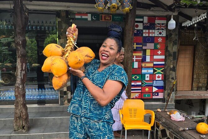 Tuk Tuk safari capital Colombo (Food and Entry Fees) Including - Pettah Market and the faith stops that shape the route