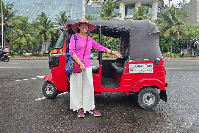 Tuk Tuk safari capital Colombo (Food and Entry Fees) Including - From Port Maritime Museum to Galle Face Green by the harbor